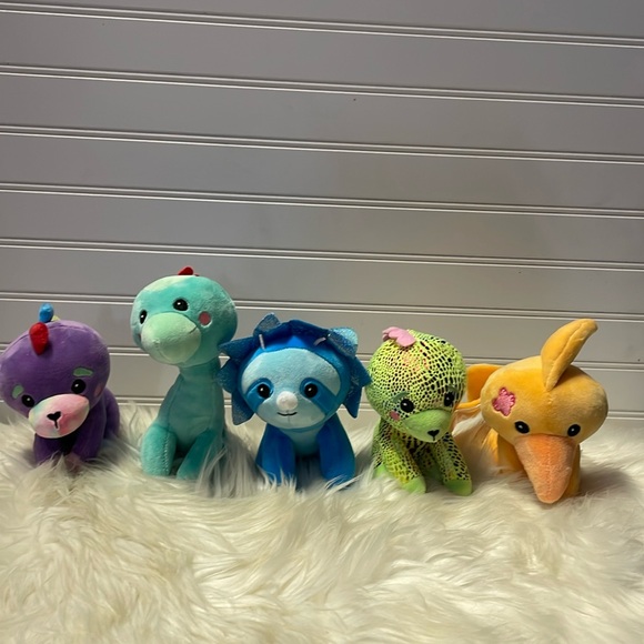 Pomkinz Dinosaur ๐ฆ ๐ฆ Pet Pals Set of 5 Stuffed Animals Rainbow Bag. - Picture 11 of 16